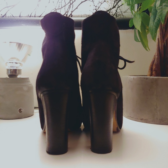 Reiss laced up suade ankle boots. - Picture 2 of 5